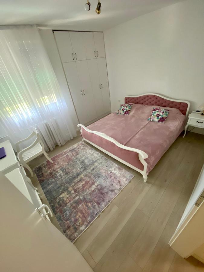 Crystal Rose - Center Apartment 斯科普里 外观 照片